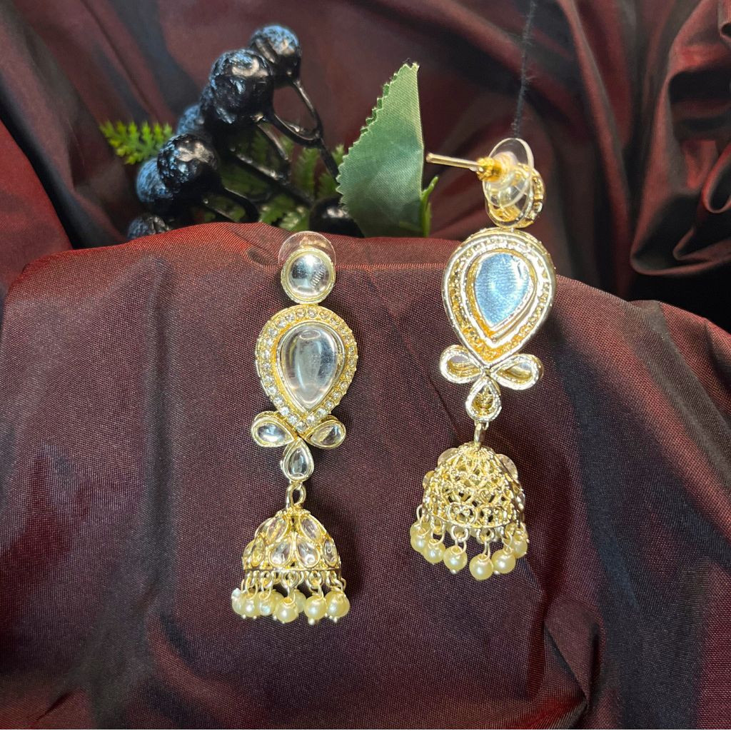 Off White- Gold Plated Kundan Earrings