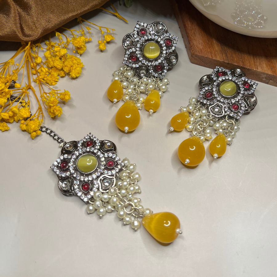 Kundan-Studded Choker Set