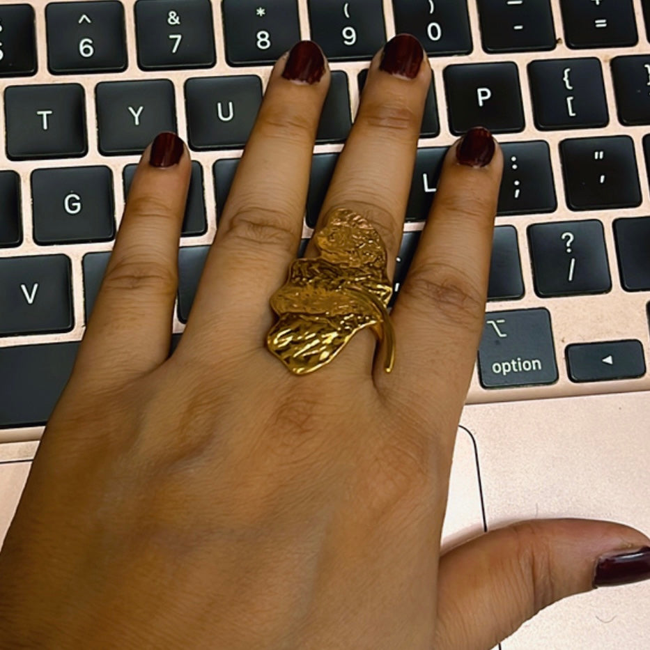 18k Gold Flower Finger Ring