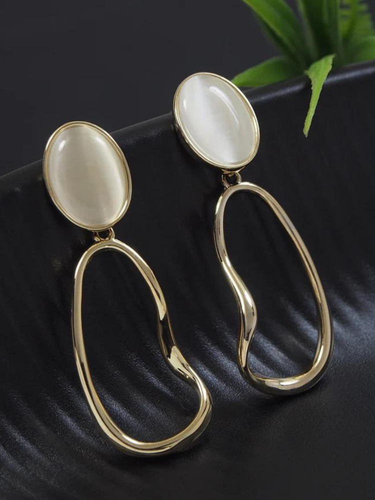Oval Shaped Hollow Curve Dangler Earring