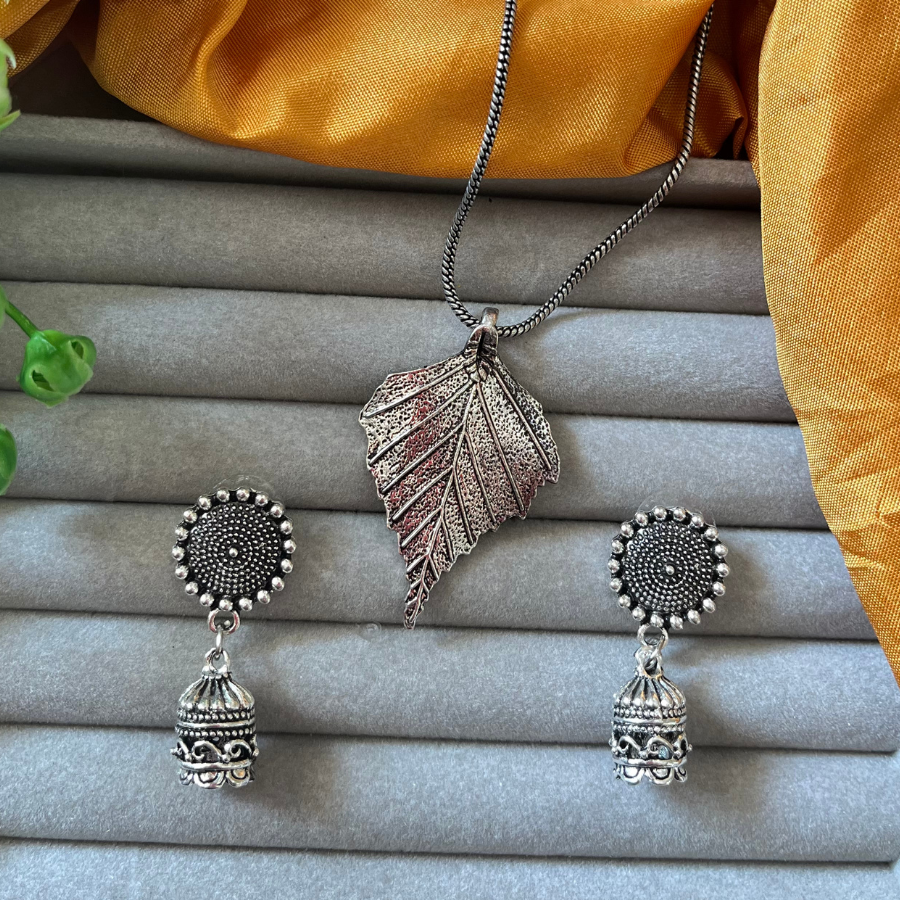 Leaf Pendent Chain With Jhumki
