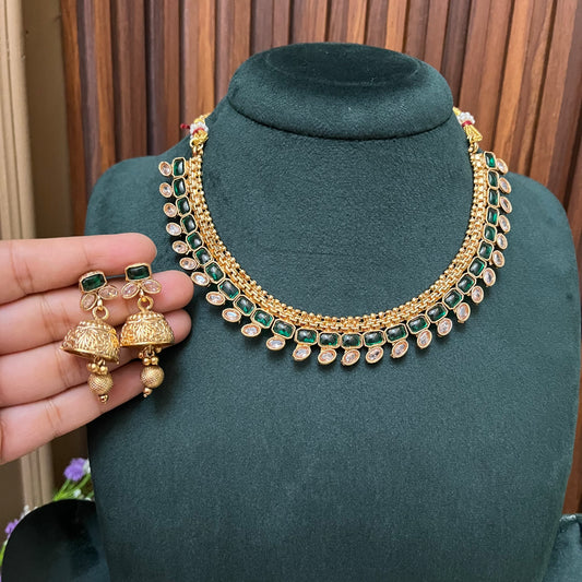 Gold Kundan Sleek Necklace Set