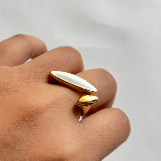 White & Gold Finger Ring