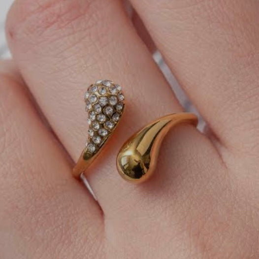Gold Teardrop Rhinestone Ring
