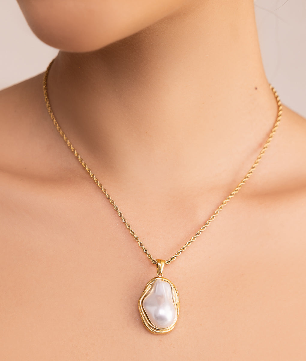 Baroque Pearl Pendant Necklace