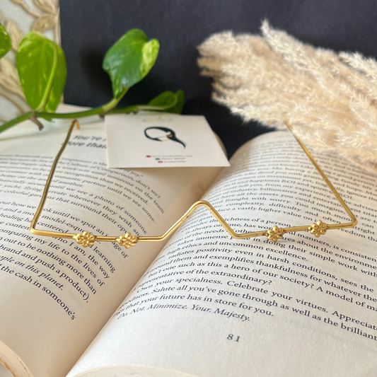 Gold V Shape Facelets