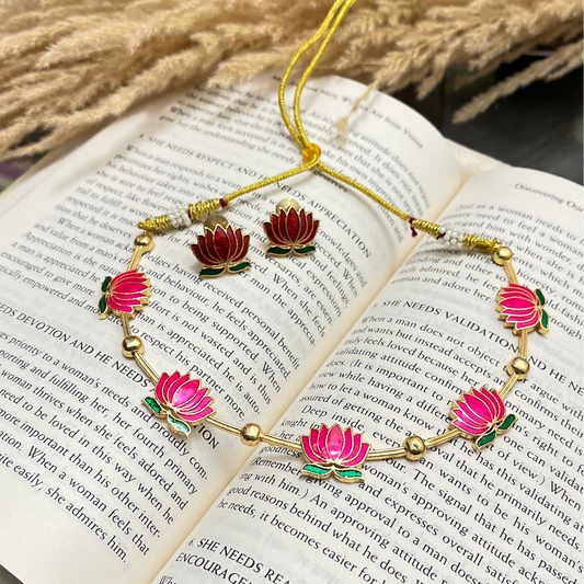 Sleek Lotus Necklace Set