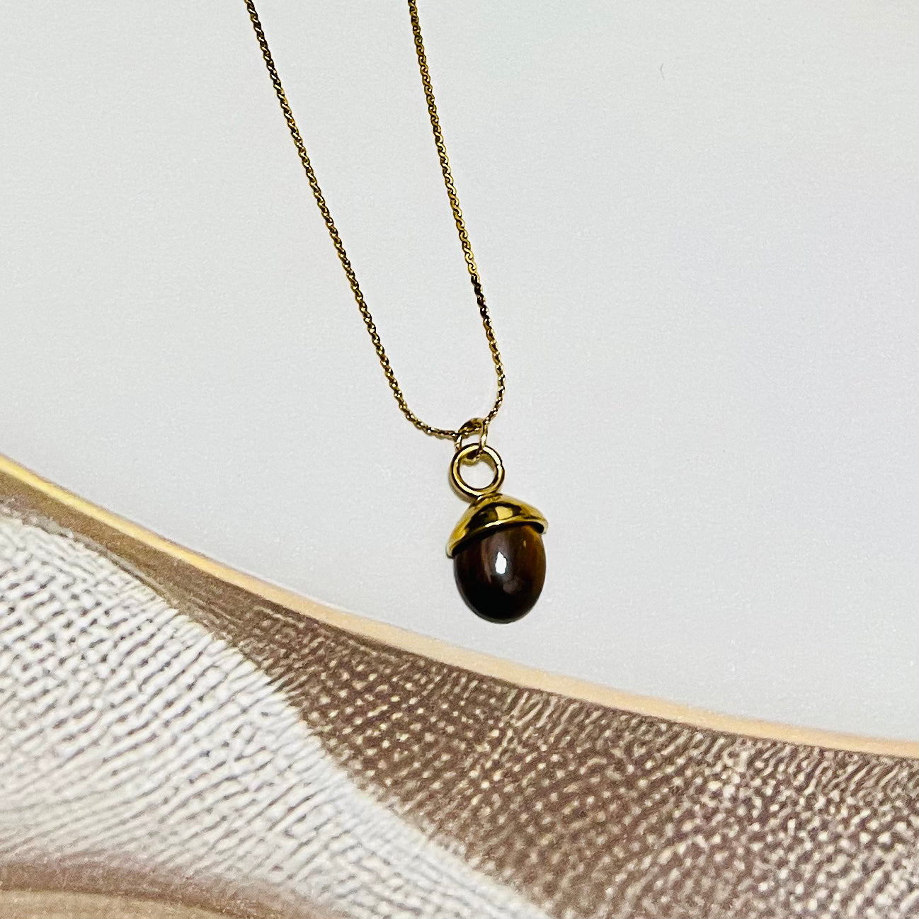 Brown Oval Pendant Necklace