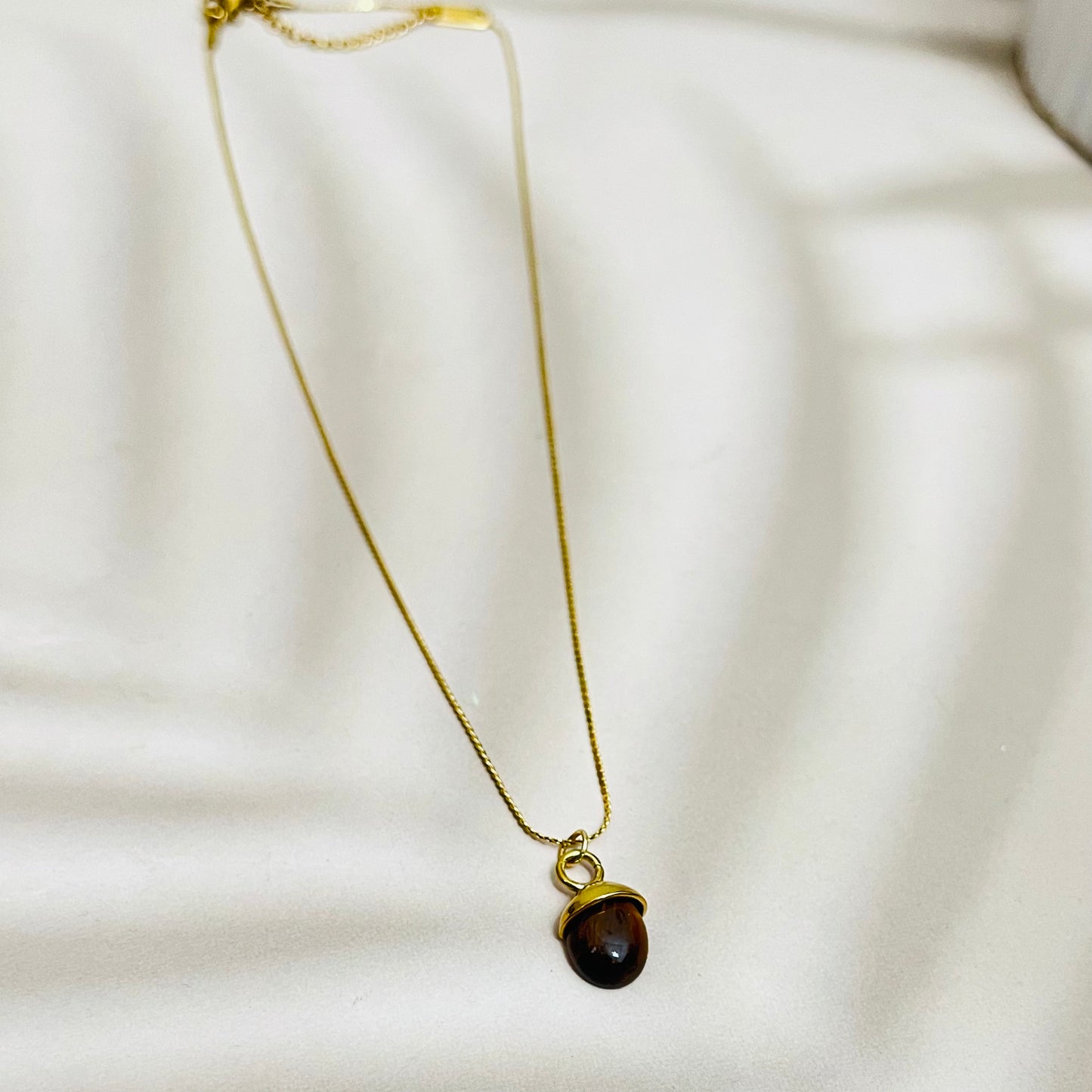 Brown Oval Pendant Necklace