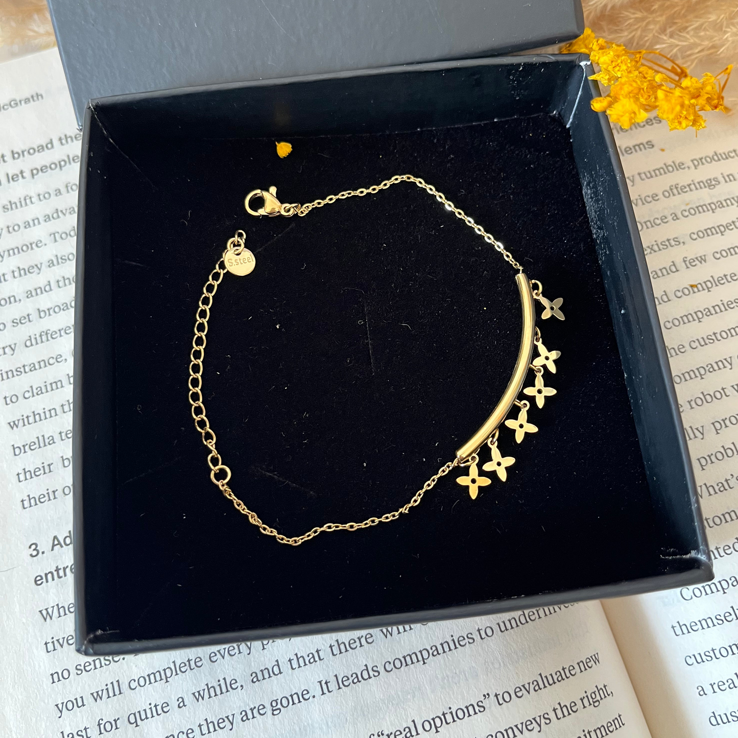 Gold Clover Chain Bracelet