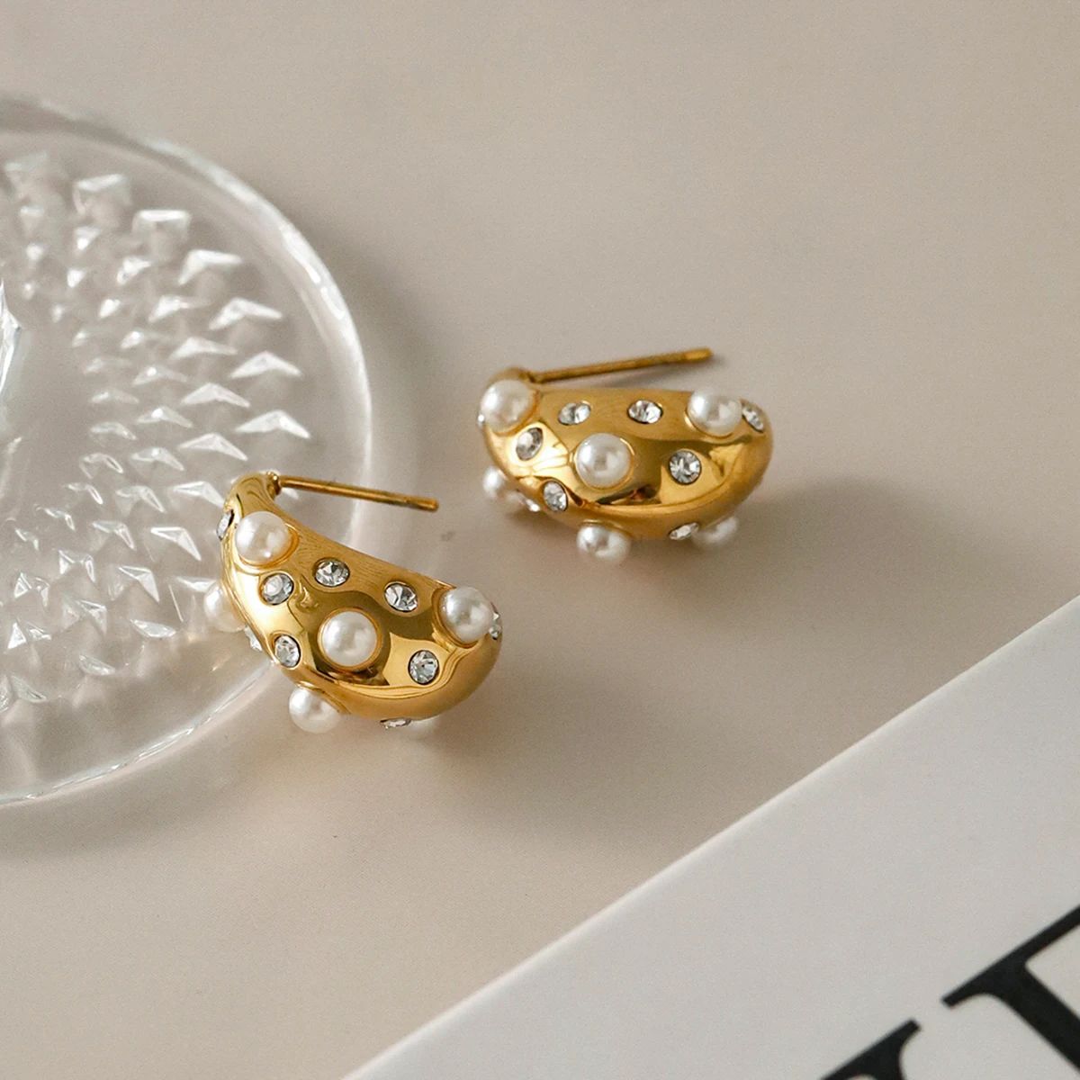 18k Gold AD & Pearl Studded Earring
