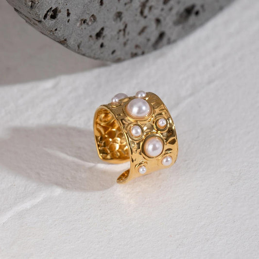 Luxe 18k Gold Pearl Band Ring