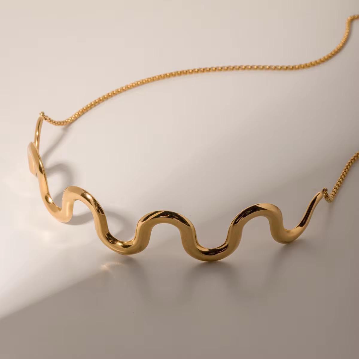 Mrunal Inspired Urban Weave Necklace