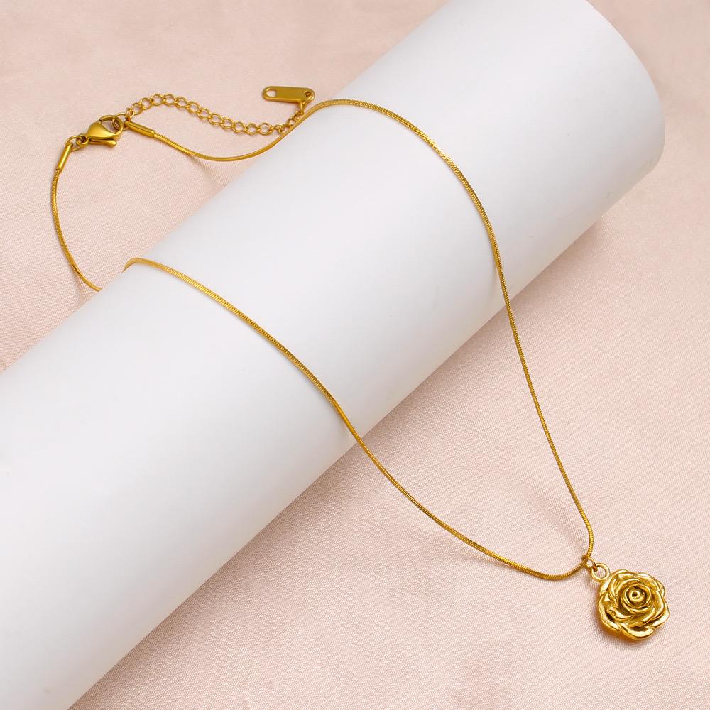 Luxe 18k Gold Rose Necklace