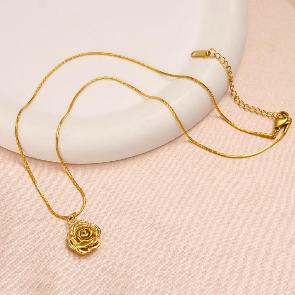 Luxe 18k Gold Rose Necklace