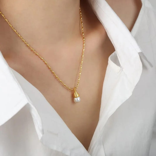 18k Gold Drop Pearl Necklace