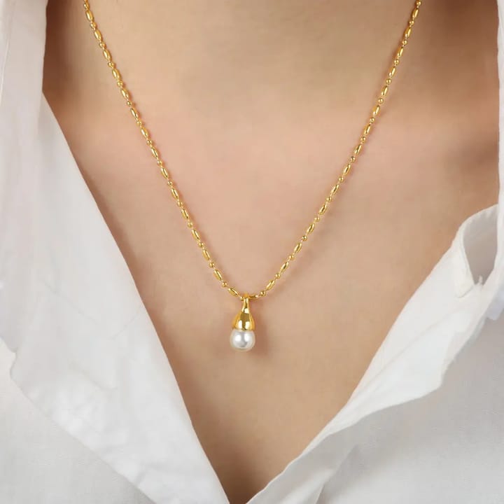 18k Gold Drop Pearl Necklace