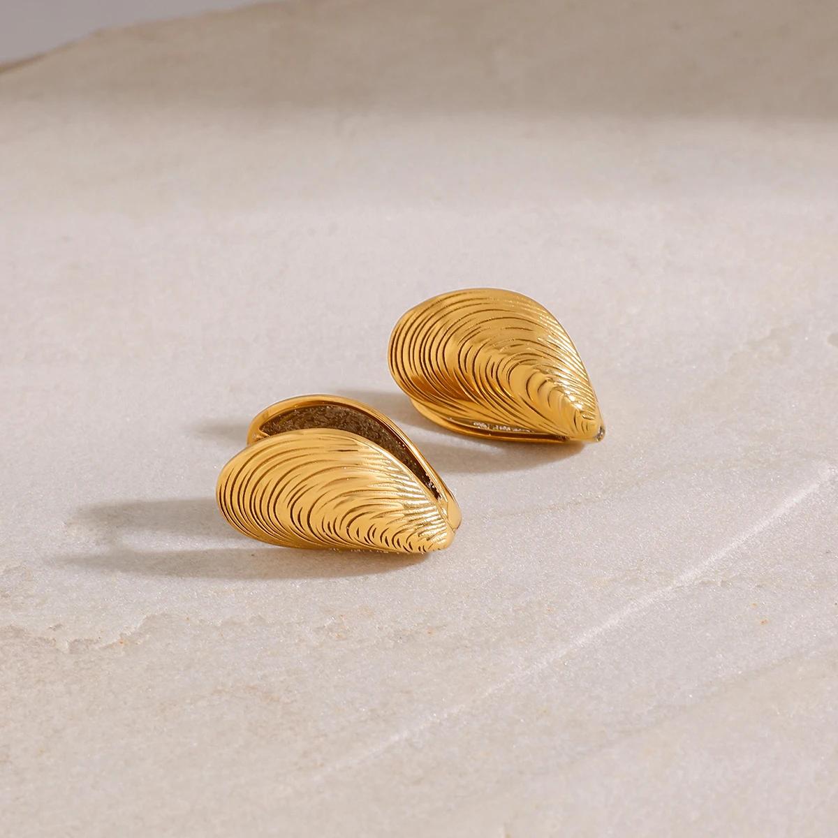Oyster Shell Gold Earrings