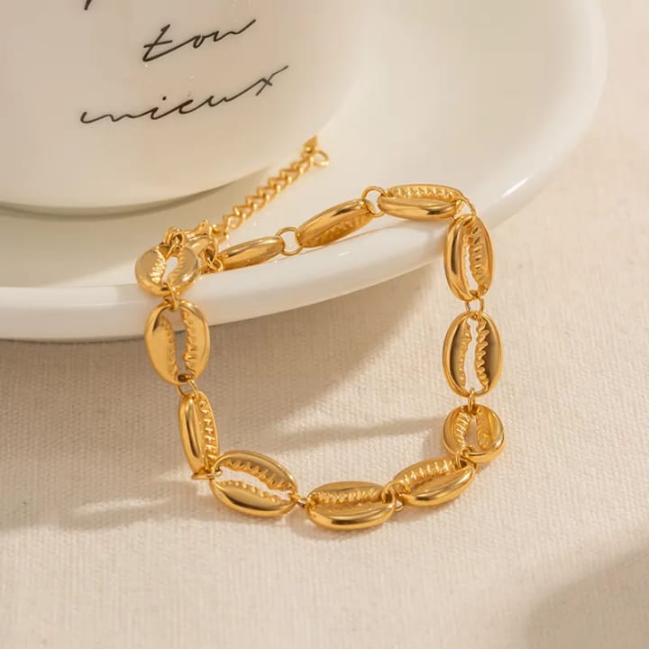 18k Gold Cowrie Shells Bracelet