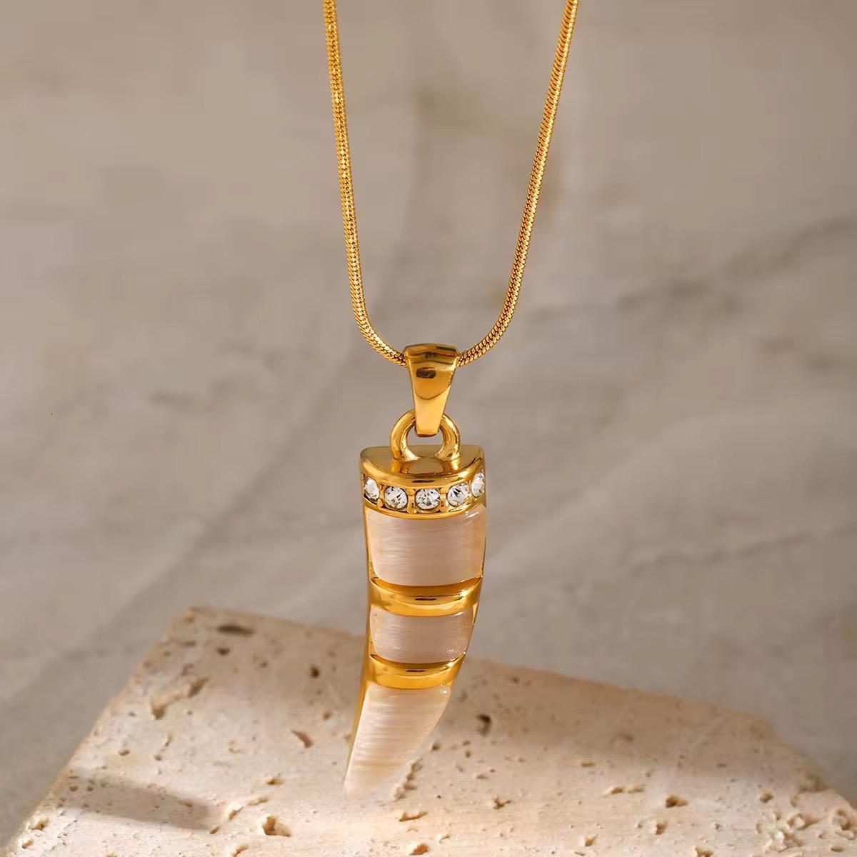 Luxe Lion Tooth Pendant Chain Necklace