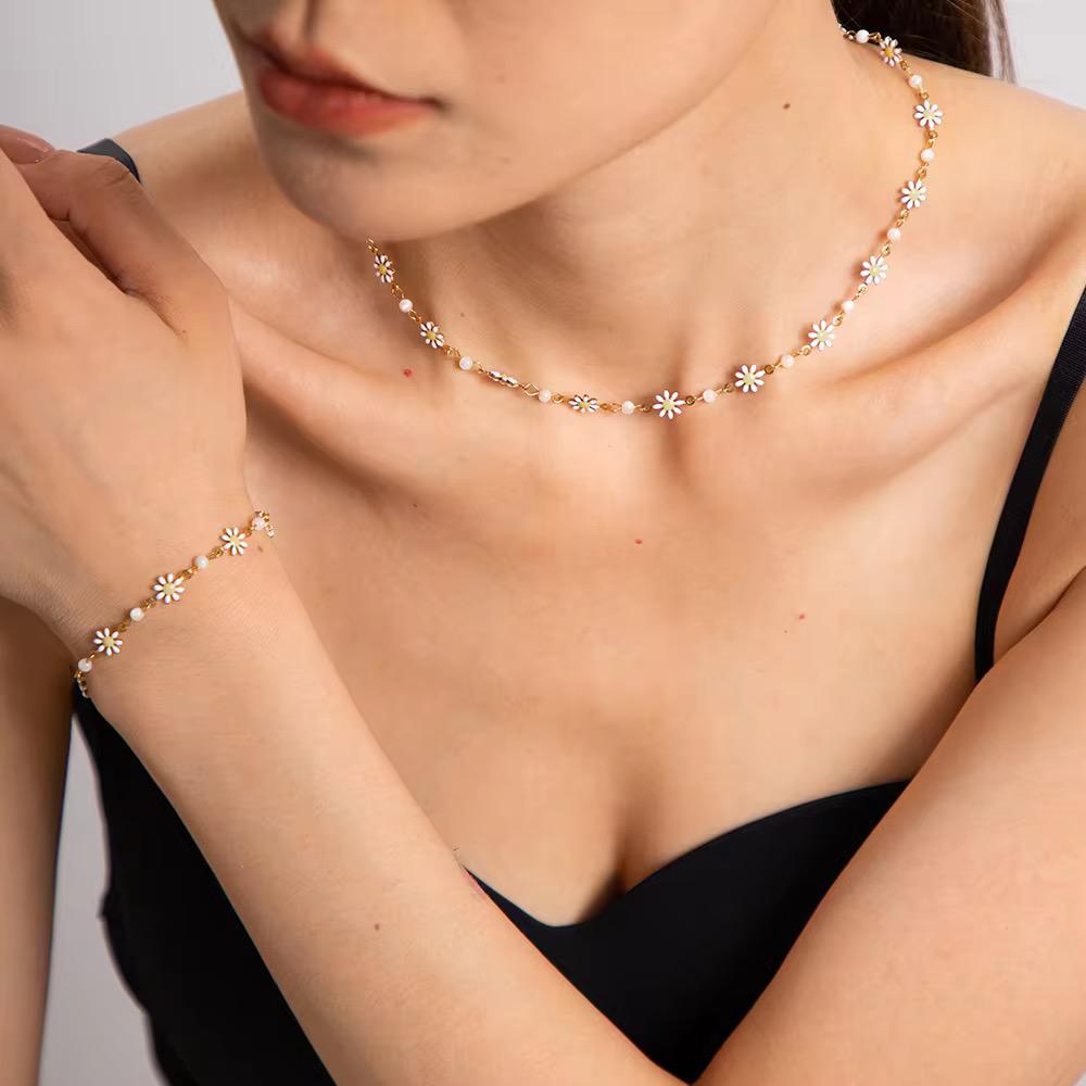 White Flower Chain Bracelet