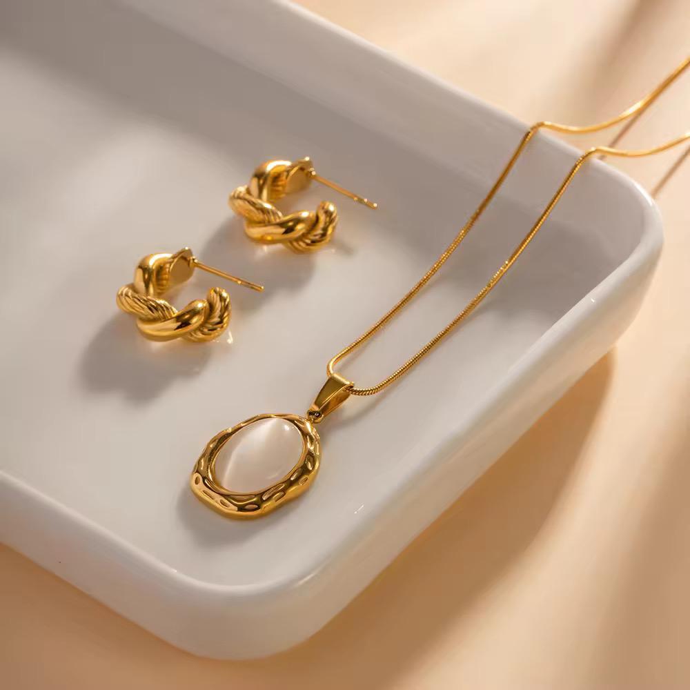 Milky Gold Pendant Gold Chain Necklace
