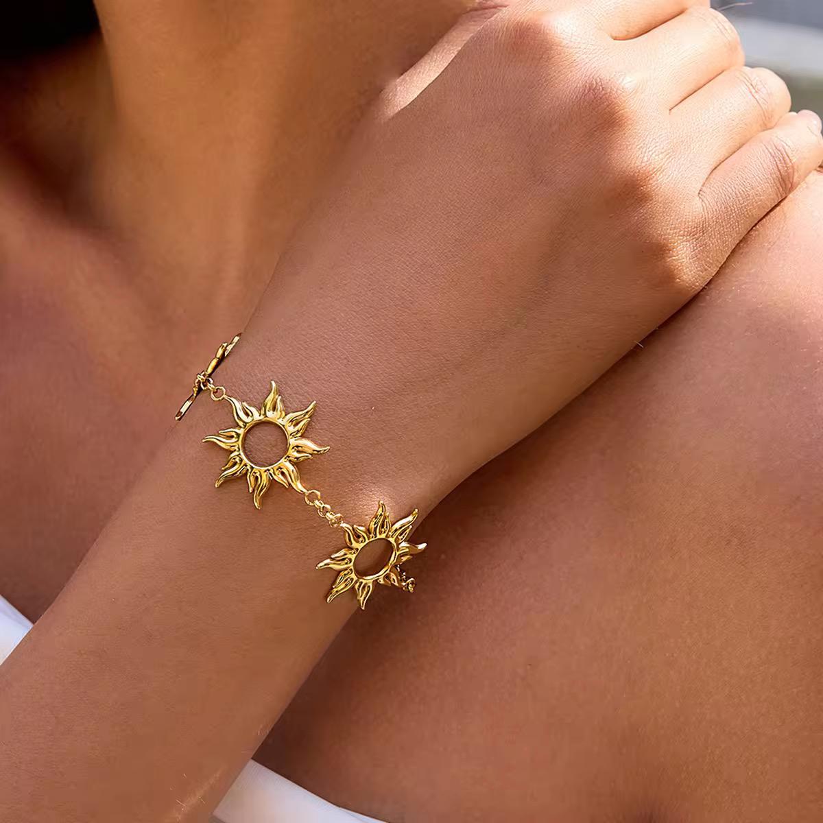 18k Gold Sun Chain Bracelet
