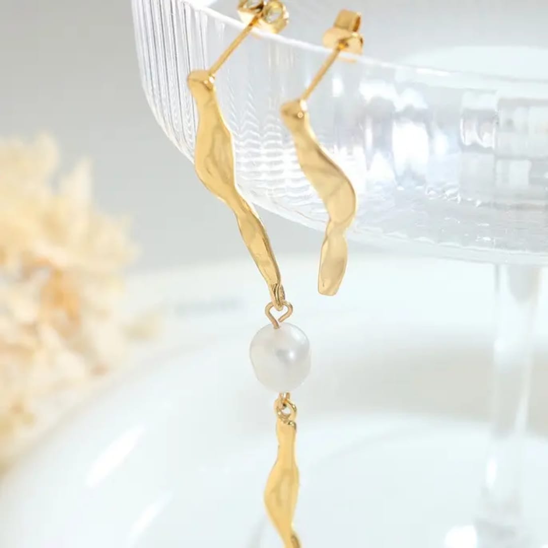 Mismatch Gold Pearl Earrings