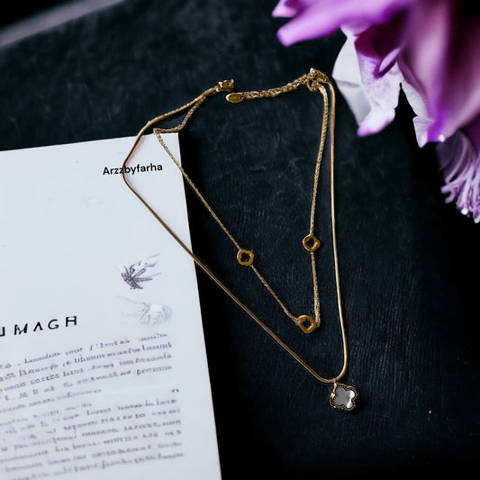 Reversible Black & White Pendant Chain