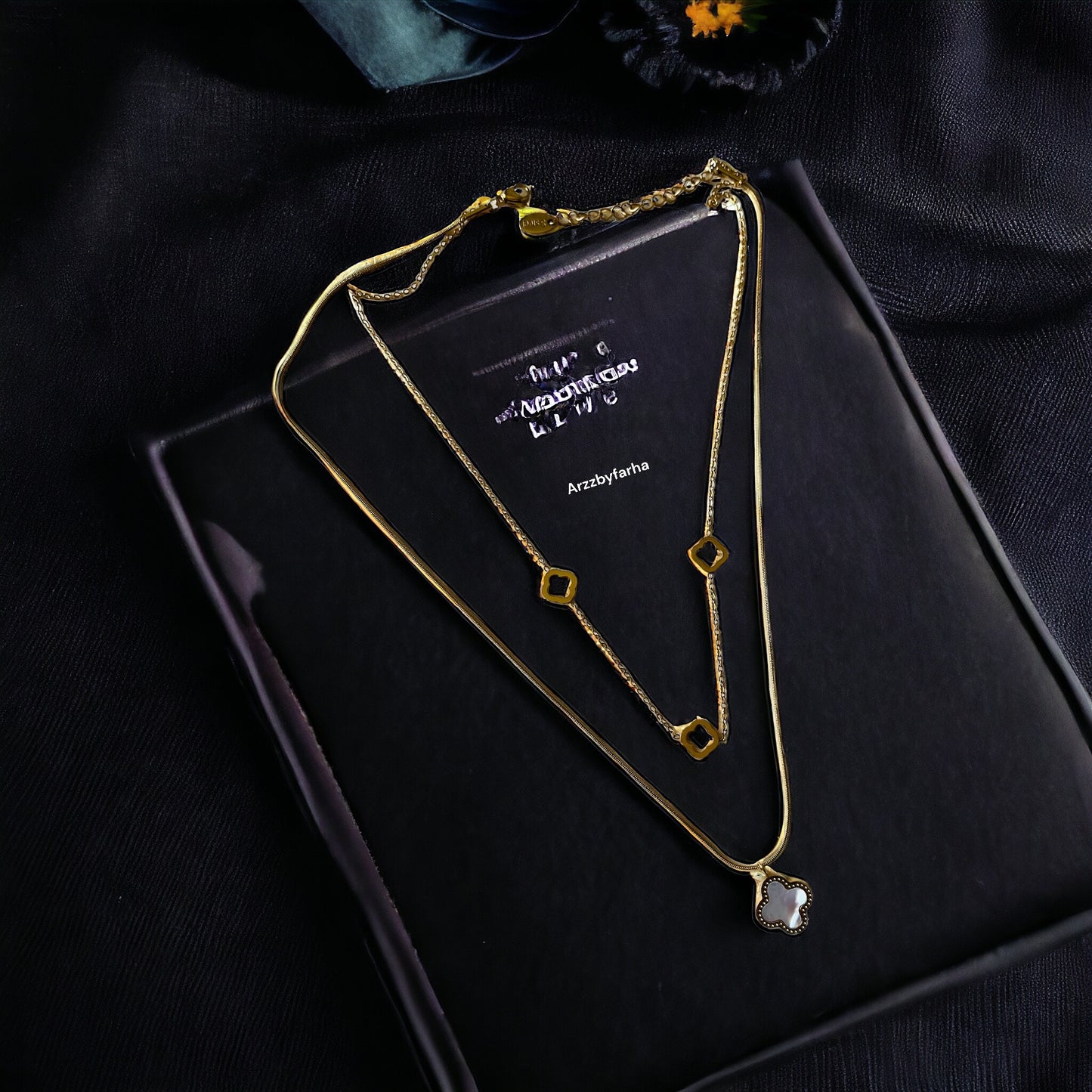 Reversible Black & White Pendant Chain