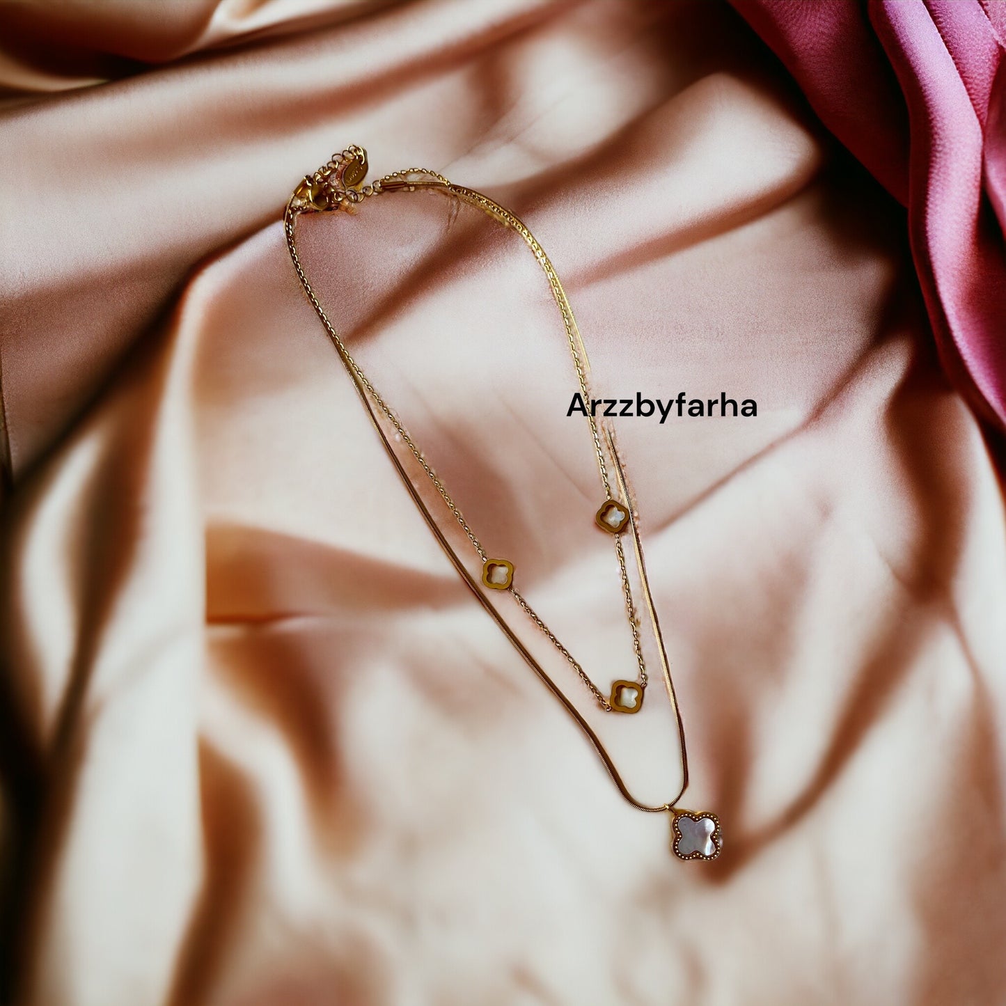 Reversible Black & White Pendant Chain