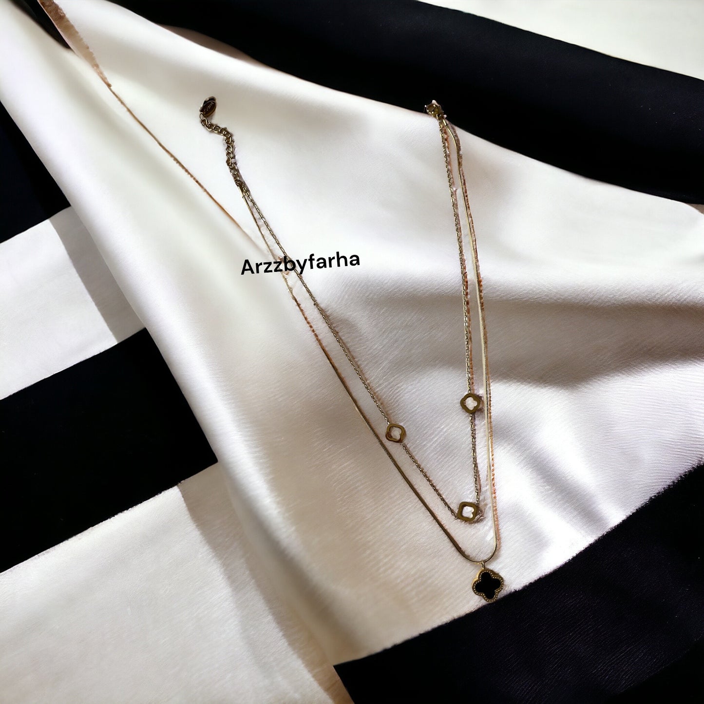 Reversible Black & White Pendant Chain