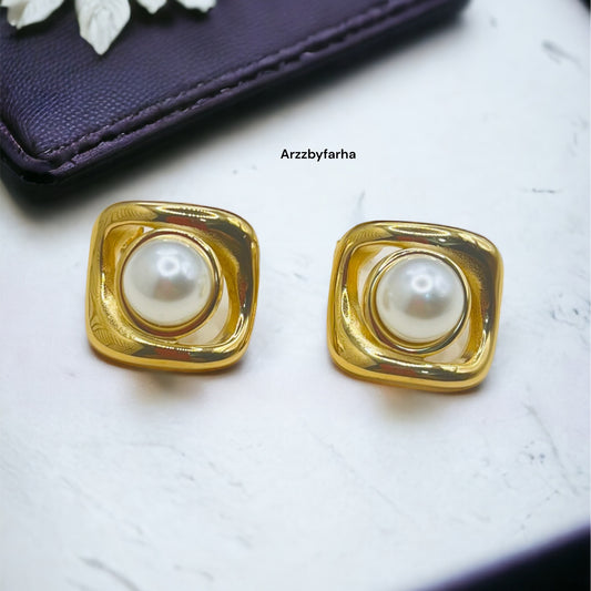 Luxe Gold Pearl Studs Earrings