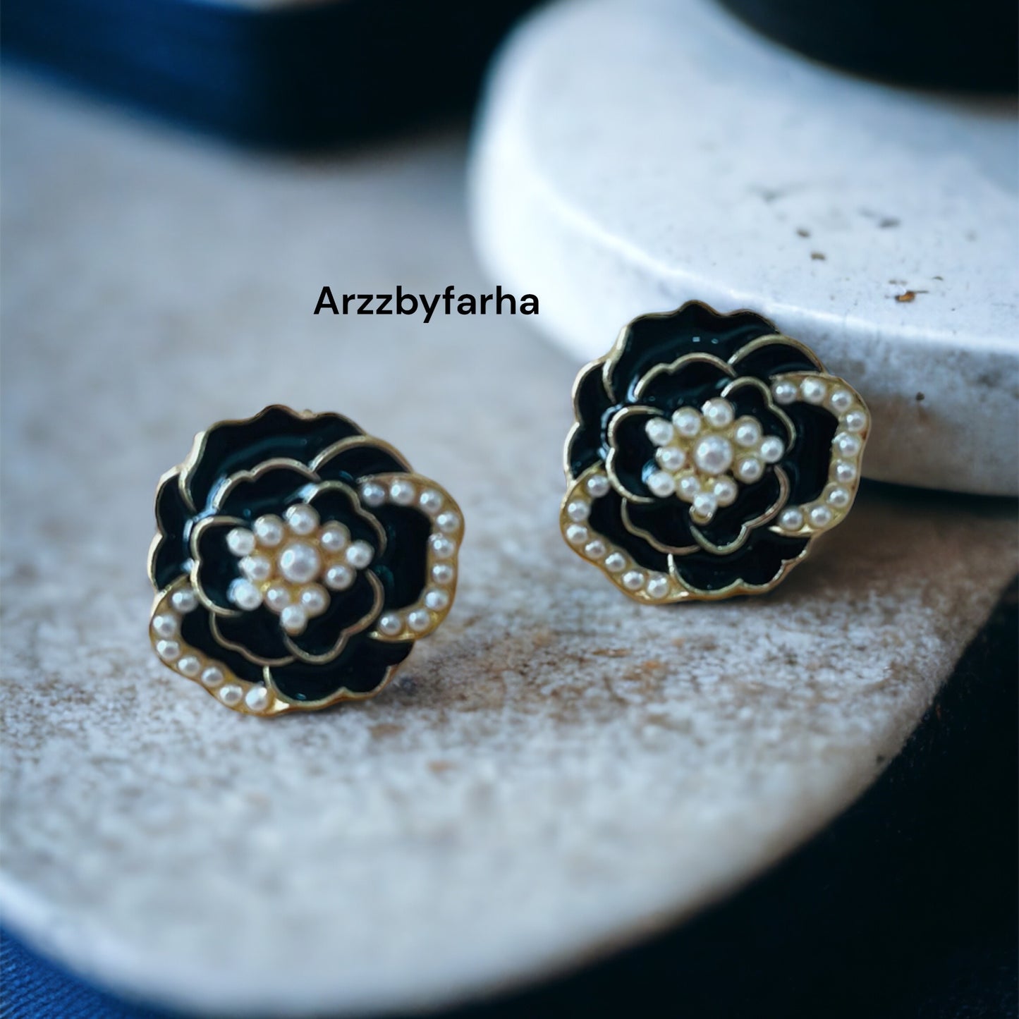 Black Flower Pearl Studs Earring
