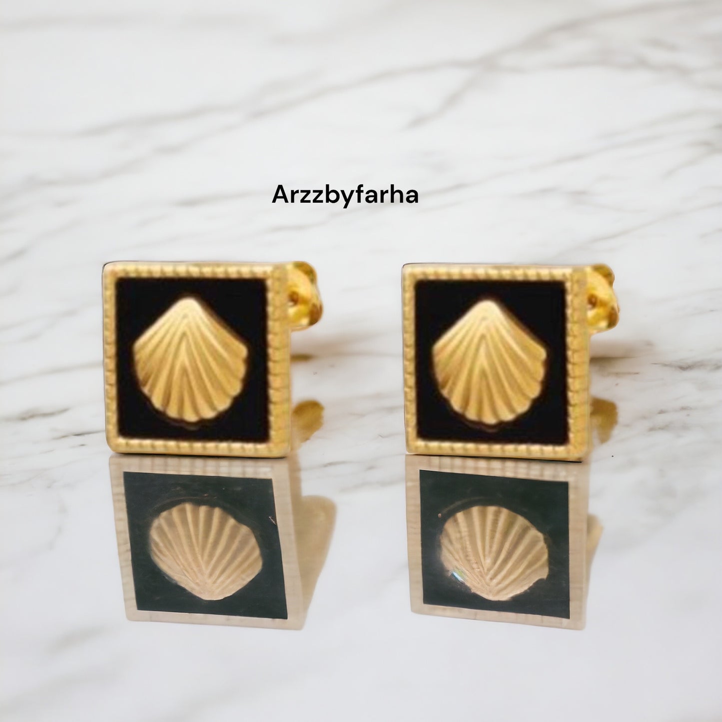 18k Gold Plated Black Shell studs Earring