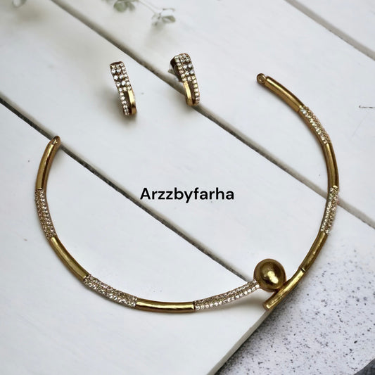 Sleek Gold AD Studded Choker Set