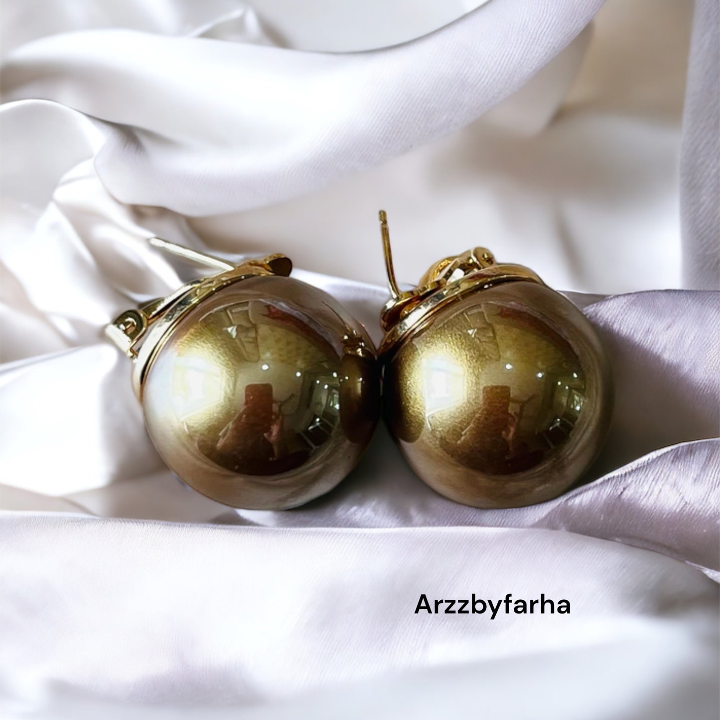 Glossy Golden Studs Earrings