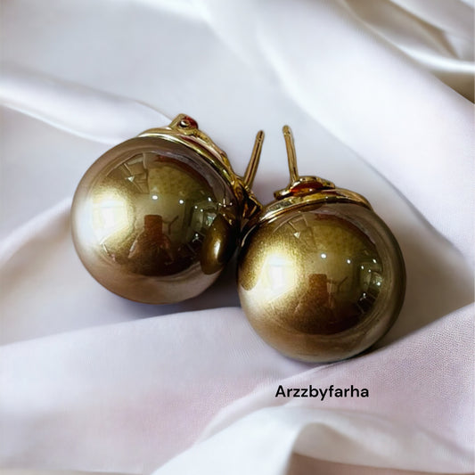 Glossy Golden Studs Earrings
