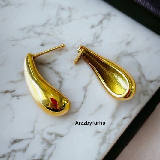 Sleek Teardrop Studs Earring