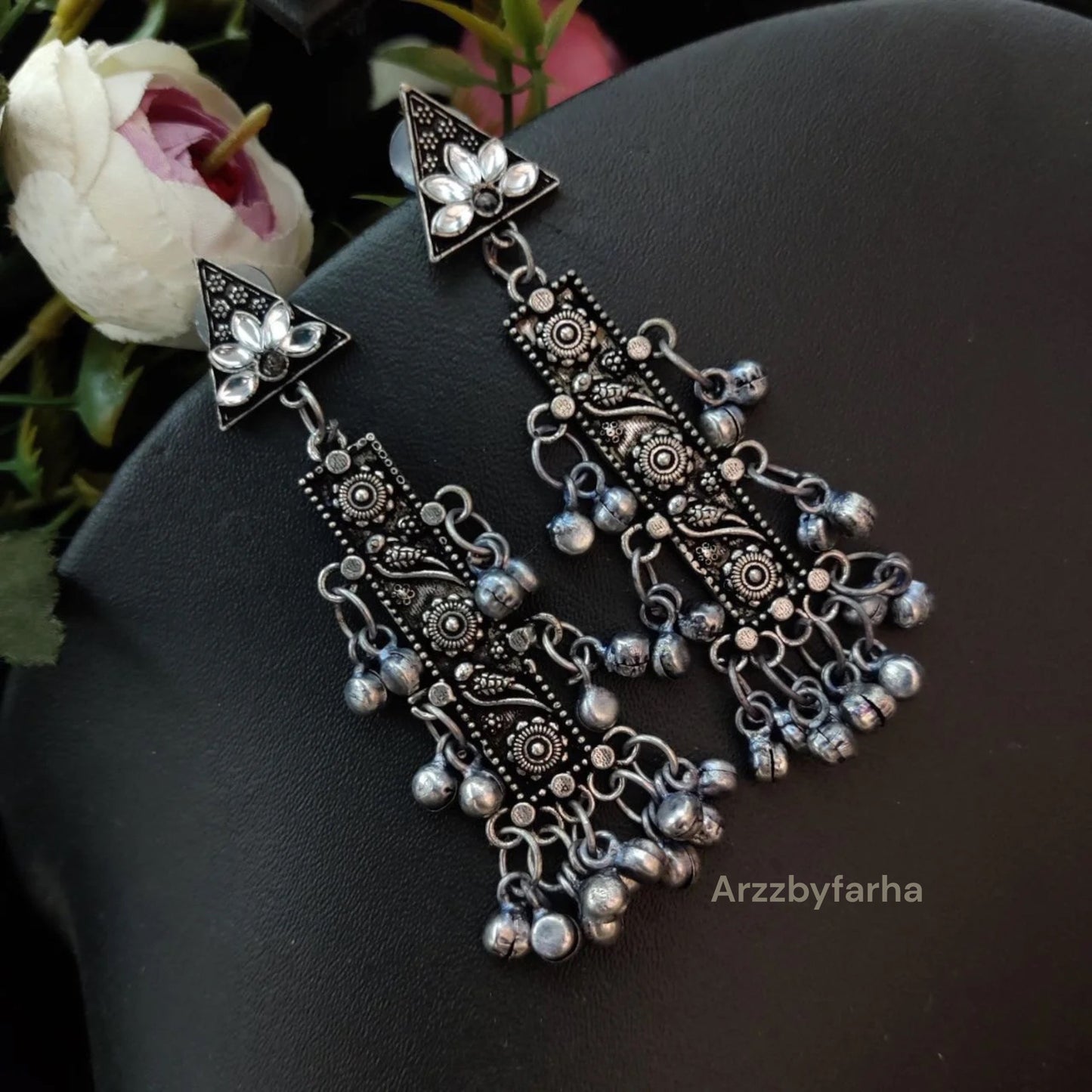 Dangler Gunghroo Beads Earrings