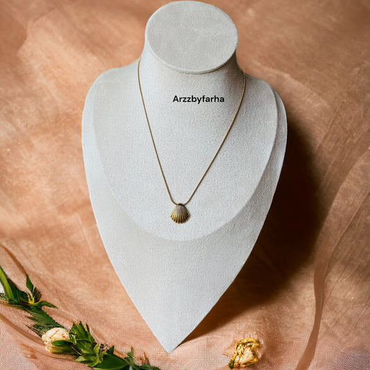 Sea Shell Pendant Chain Necklace