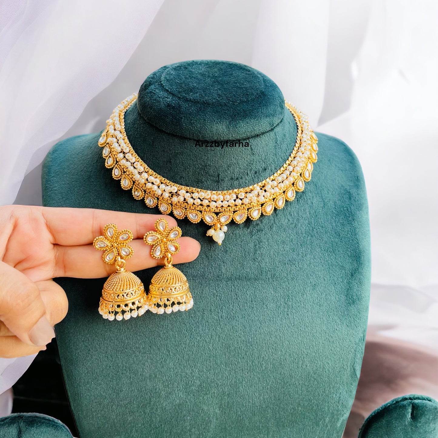 Sleek Gold Pearl Choker Necklace Set