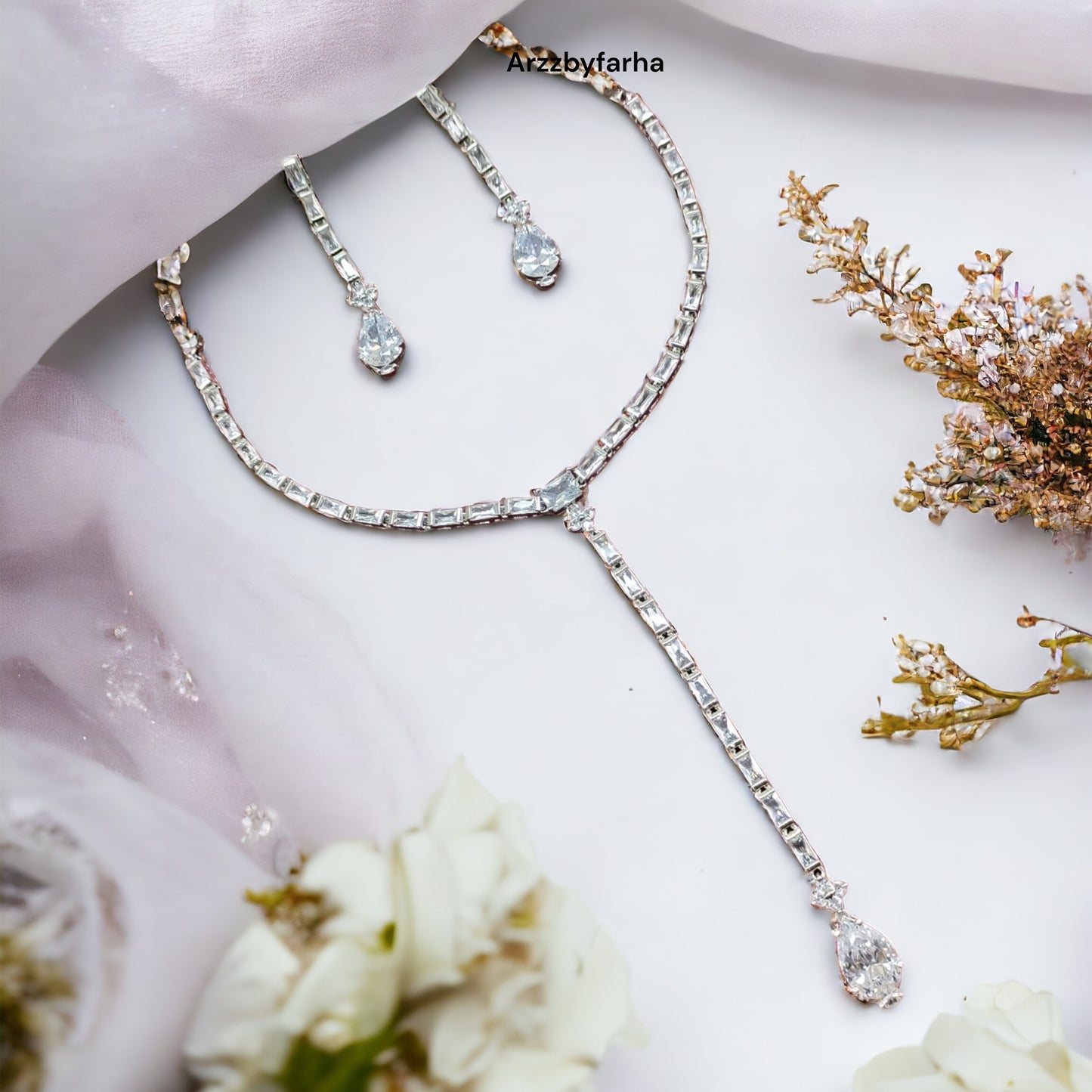 White AD Zircon Necklace Set