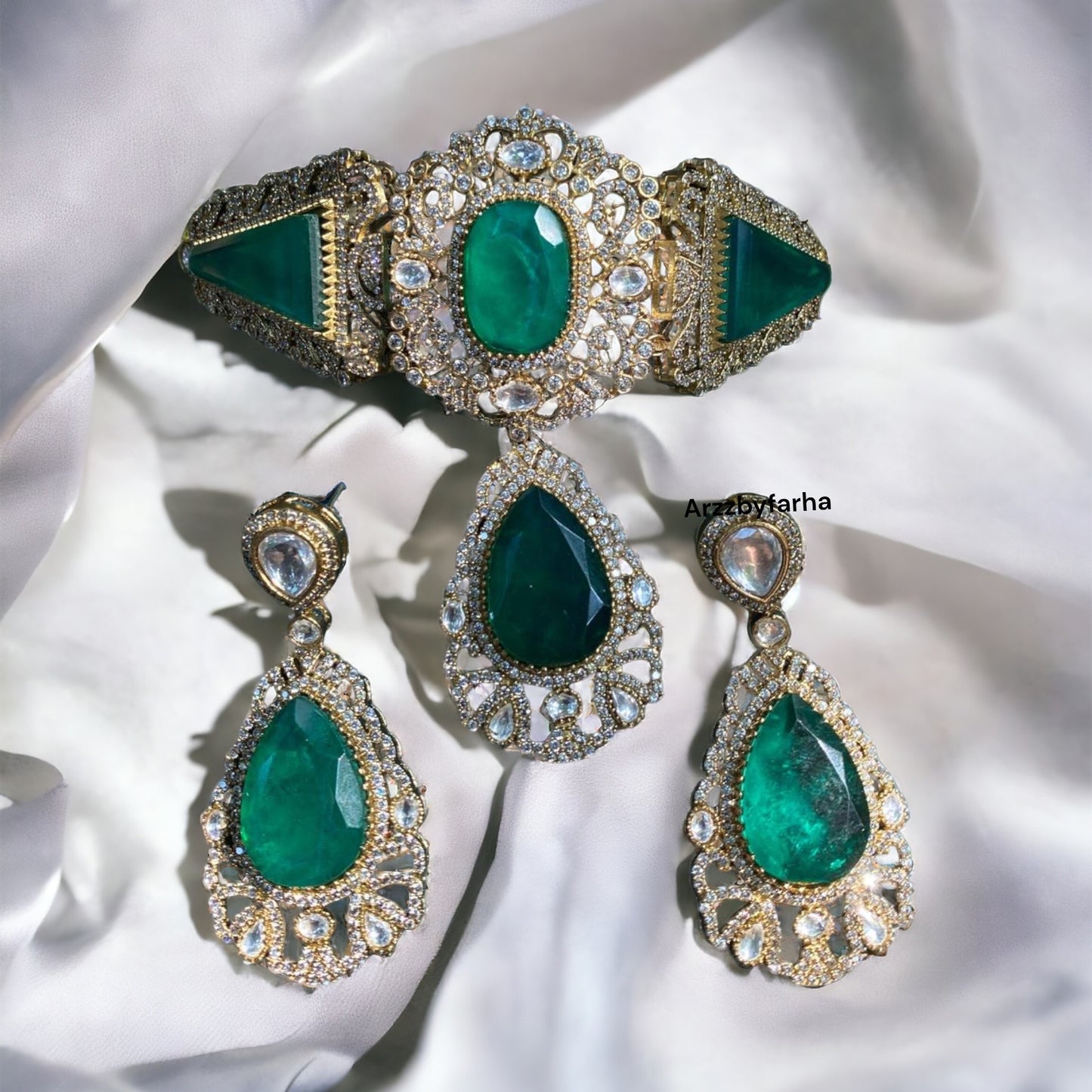 Victorian Emerald Green Necklace Set