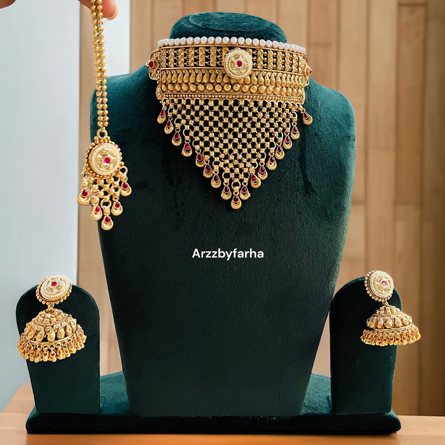 Kundan & Pearl Gold Necklace Set