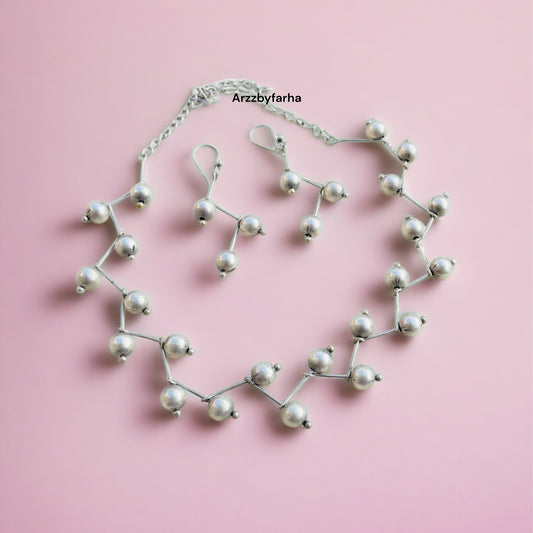 Sleek Choker Necklace Set