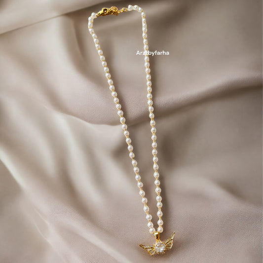 Angle Pendant Pearl Necklace