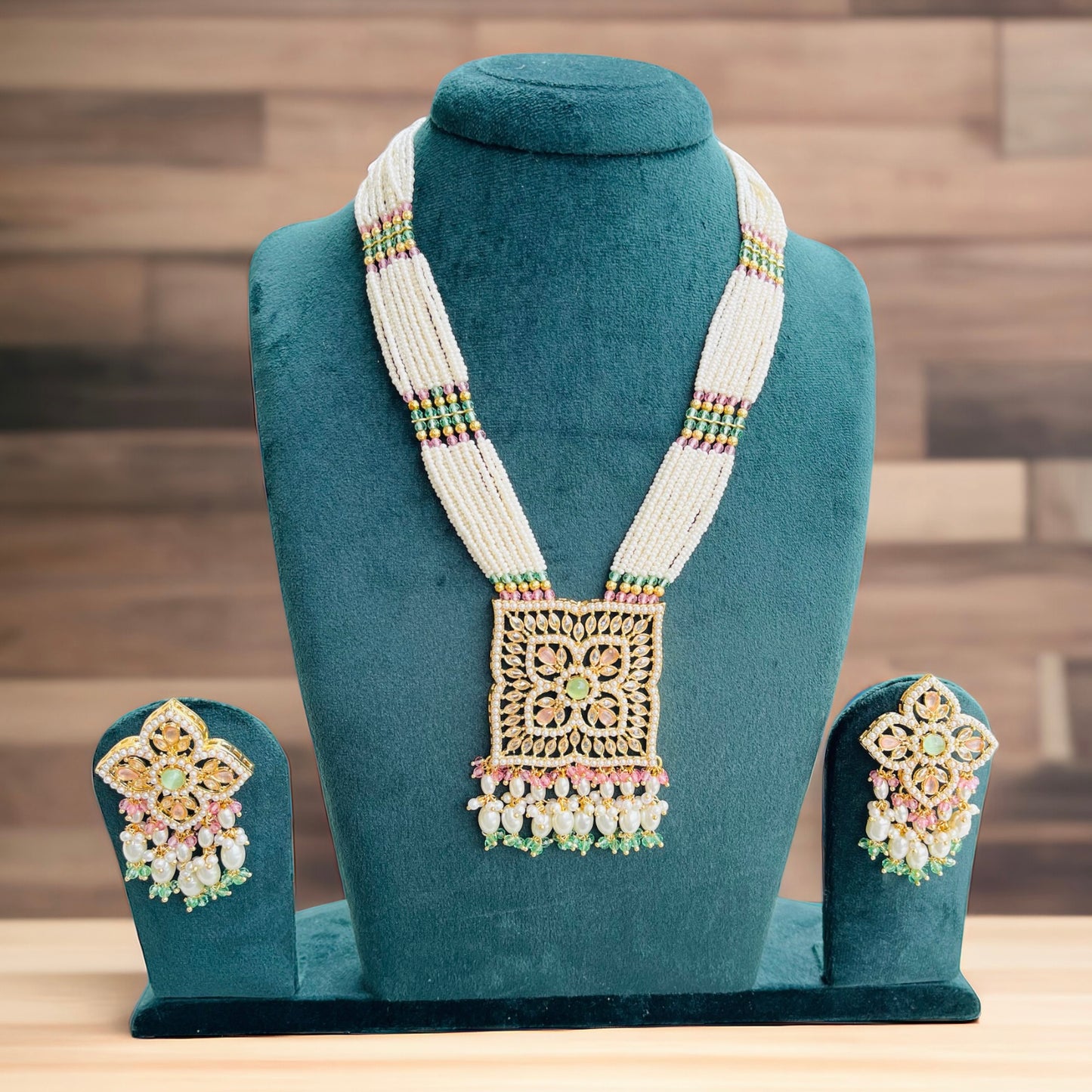 Multilayered Chid Pearl Necklace Set