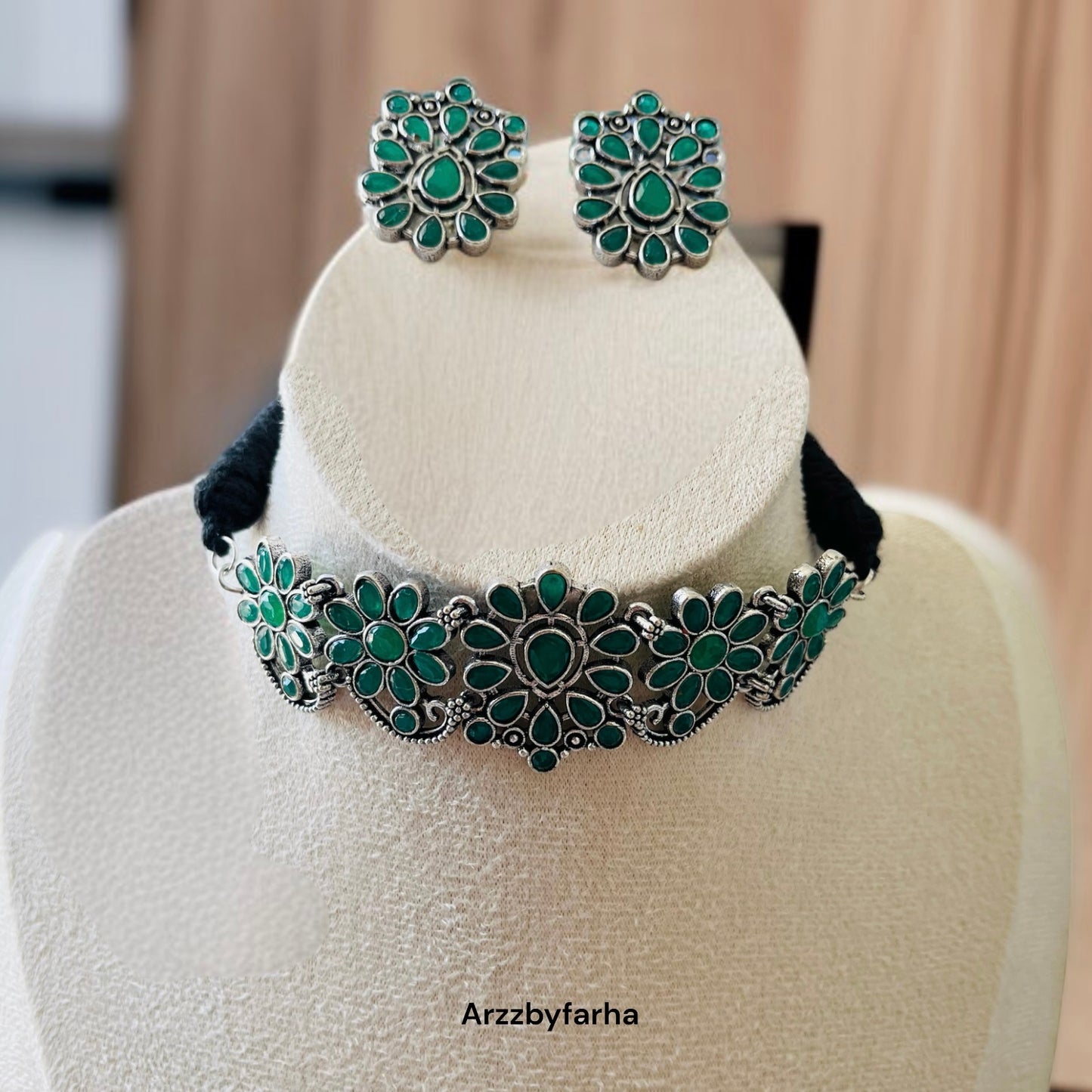 Green Sleek Choker Necklace Set