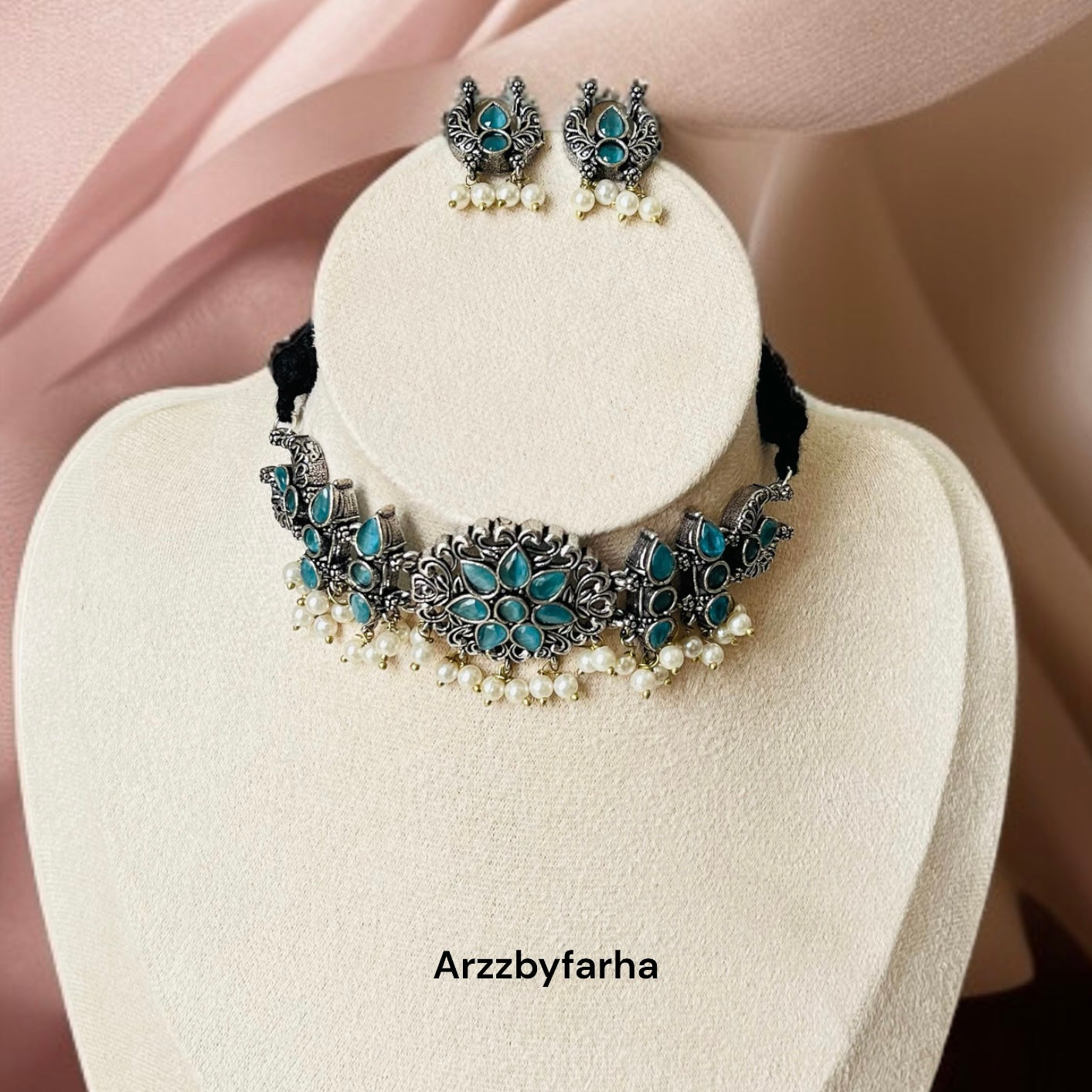 Zoya Choker Necklace Set